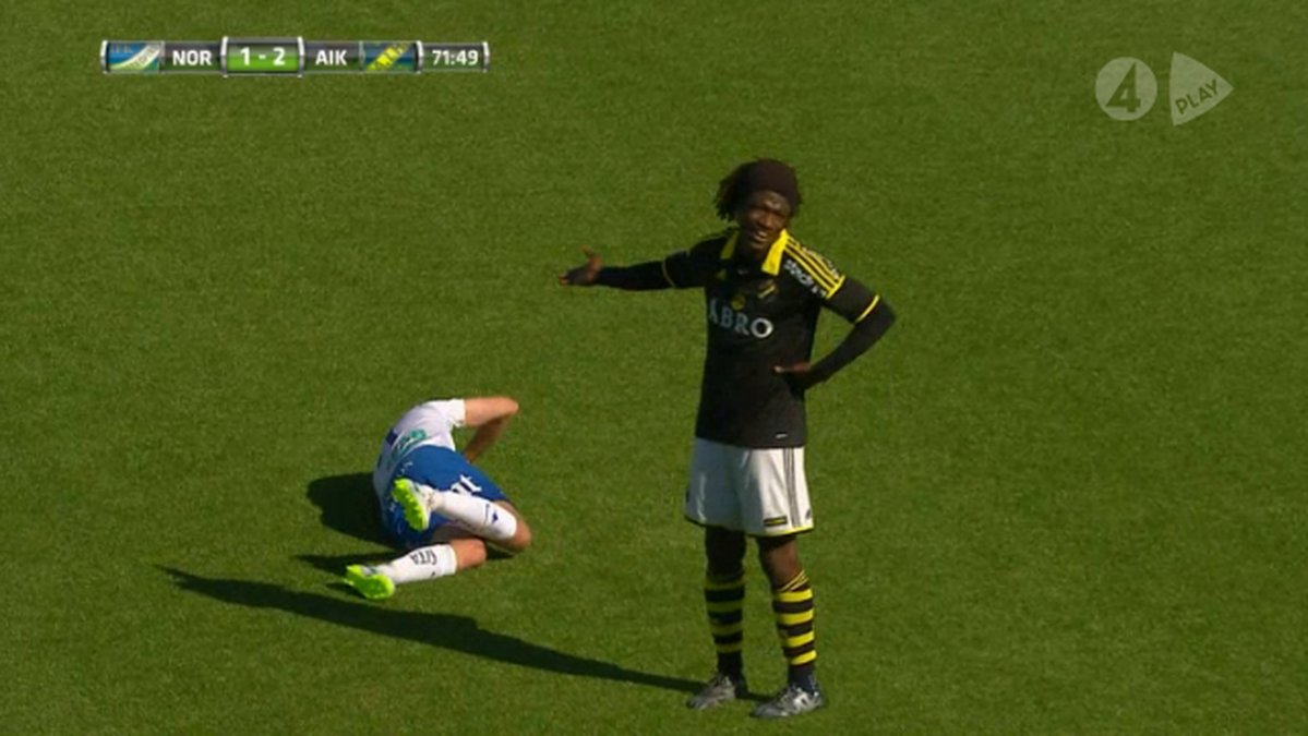 AIK:s Mohamed Bangura fattar ingenting.